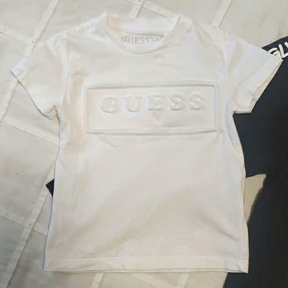 π GUESS - Black Sweatpants & White Tshirt - Size 2T - Picture 2 of 9
